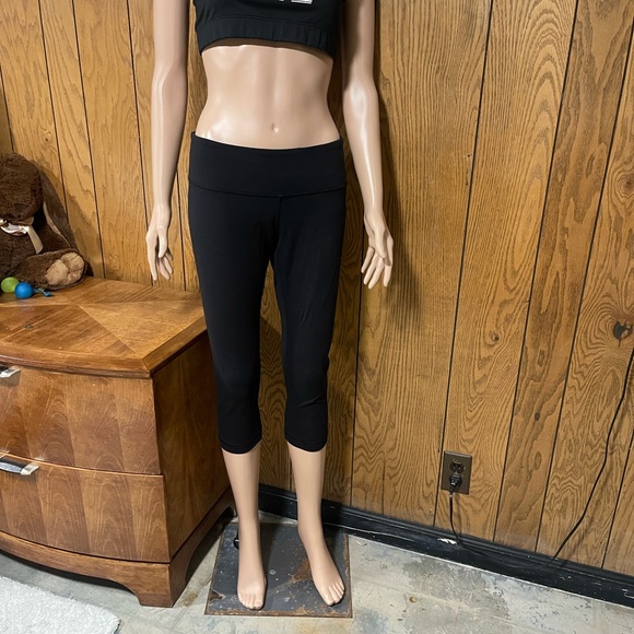 Lululemon" Wunder Under Cropped-Black-Size 8 - Picture 7 of 15